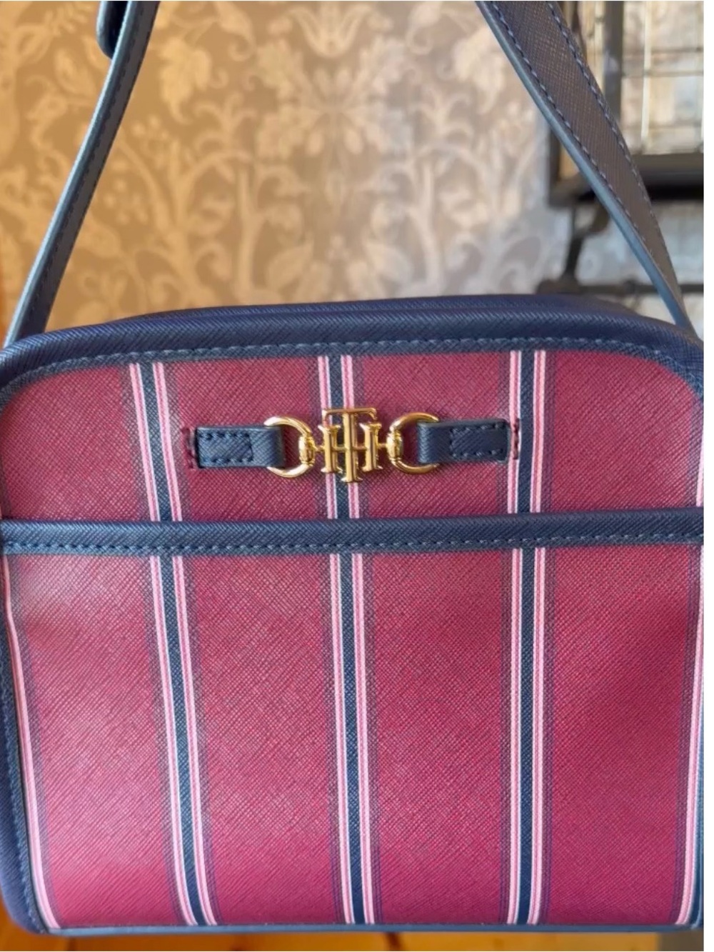 Tommy Hilfiger Signature Stripe Crossbody Bag - Picture 3 of 15